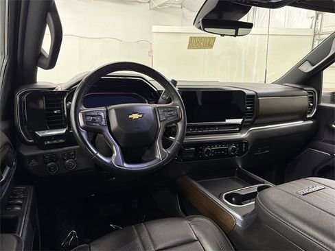 Certified 2024 Chevrolet Silverado 3500 High Country w/ High Country Premium Package image 18