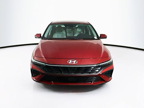 Used 2024 Hyundai Elantra Limited image 2