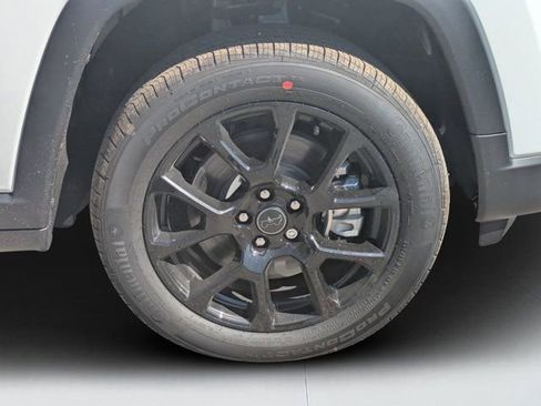 New 2026 Jeep Compass Latitude image 9