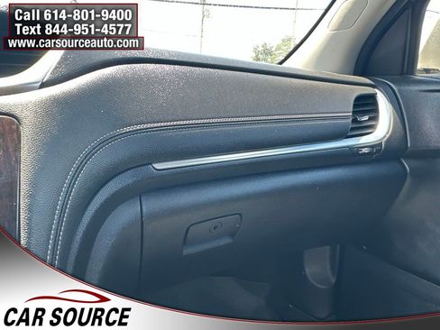 Used 2015 Chevrolet Traverse LT w/ Style and Technology Package FWD image 9