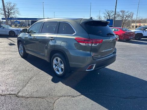 Used 2017 Toyota Highlander Limited w/ Carpet Mat Package image 3