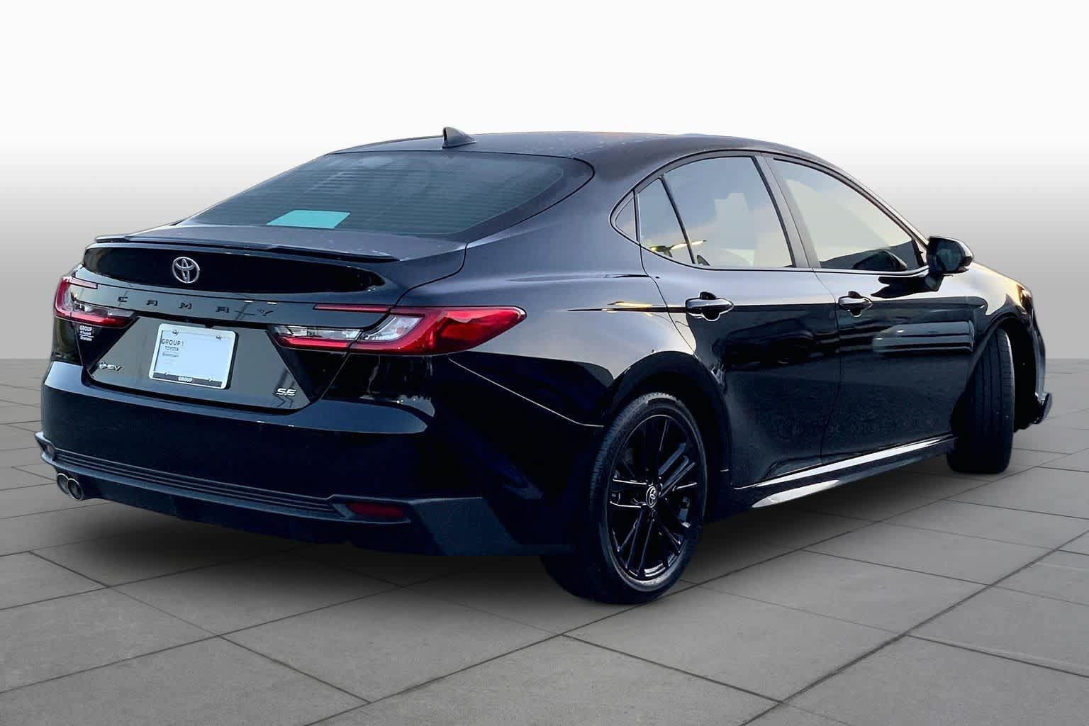 Used 2026 Toyota Camry SE w/ Convenience Package FWD image 12
