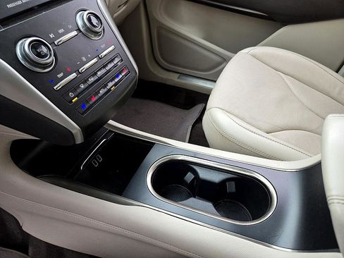 Used 2018 Lincoln MKC Reserve w/ Lincoln MKC Climate Package image 16