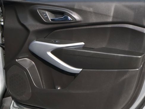 Used 2025 Chevrolet Trax LS w/ LS Convenience Package image 14