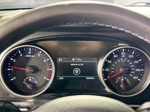 Used 2024 Kia Carnival LX image 14