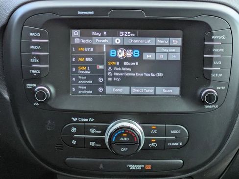 Used 2018 Kia Soul + FWD image 14