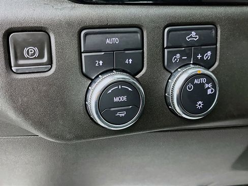 Used 2023 GMC Sierra 1500 SLE w/ Enhanced Capability Package AWD/4WD image 13