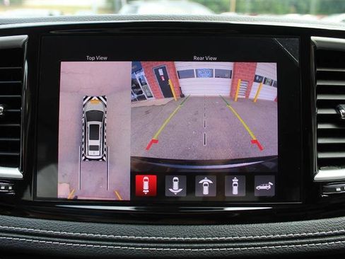Used 2022 Chrysler Pacifica Touring-L w/ Uconnect Theater Family Group AWD/4WD image 19