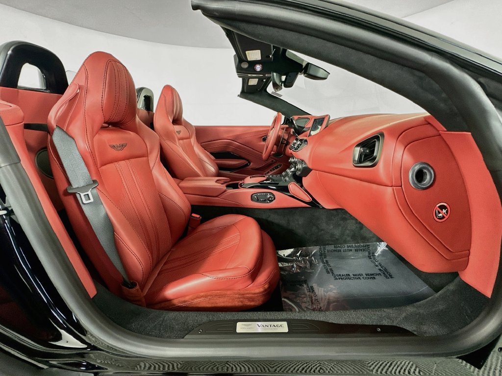 Used 2022 Aston Martin V8 Vantage Roadster RWD image 24