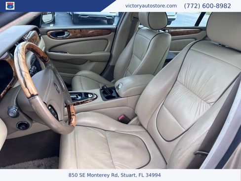 Used 2005 Jaguar XJ8 L image 21