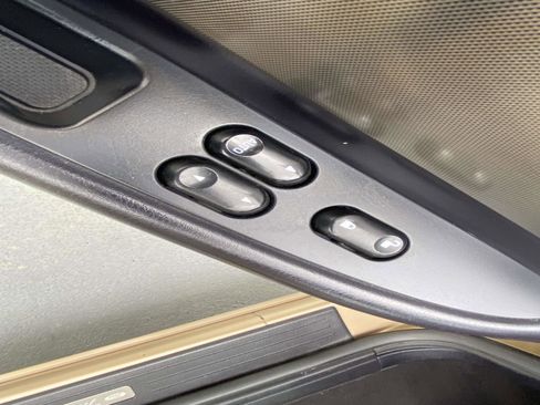 Used 2005 Ford Thunderbird image 13