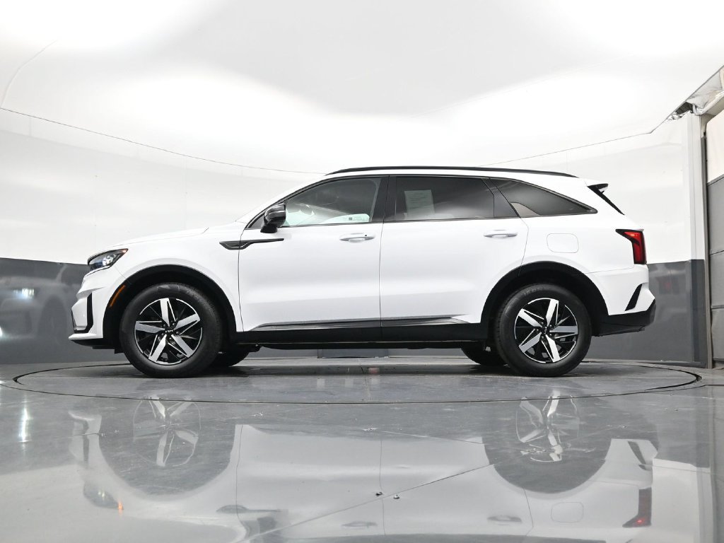 Used 2023 Kia Sorento EX w/ Panoramic Sunroof Package FWD image 23