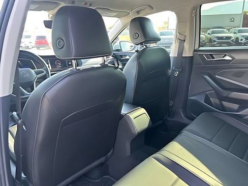 Used 2023 Volkswagen Jetta SE FWD image 17