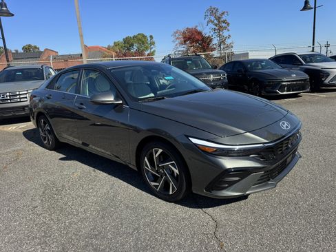 New 2025 Hyundai Elantra Limited w/ Cargo Package image 3