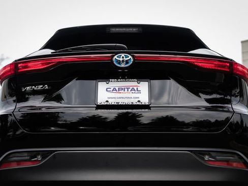Used 2023 Toyota Venza LE AWD/4WD image 16
