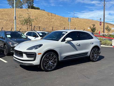 Used 2023 Porsche Macan AWD/4WD image 22