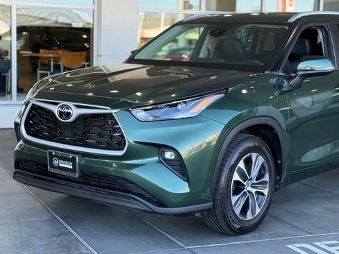 Certified 2024 Toyota Highlander XLE image 3