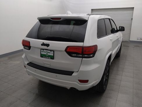 Used 2017 Jeep Grand Cherokee Altitude image 7