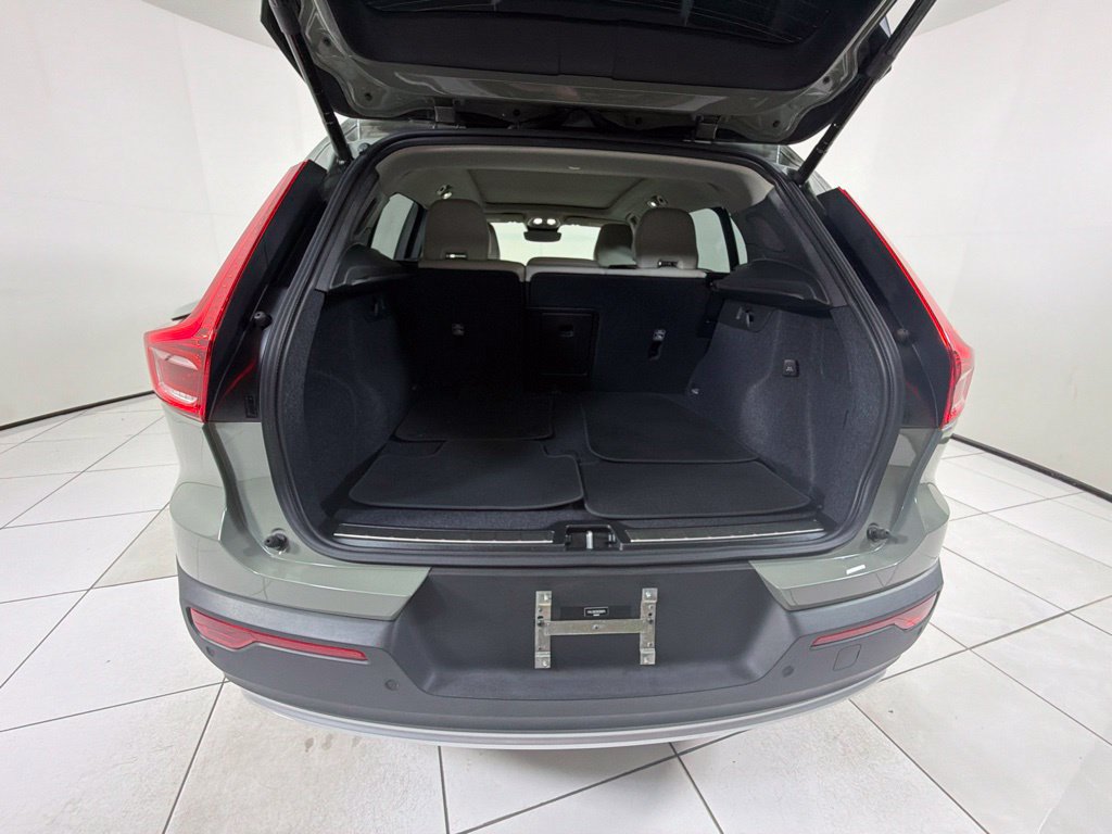 Used 2024 Volvo XC40 B5 Plus AWD/4WD image 26
