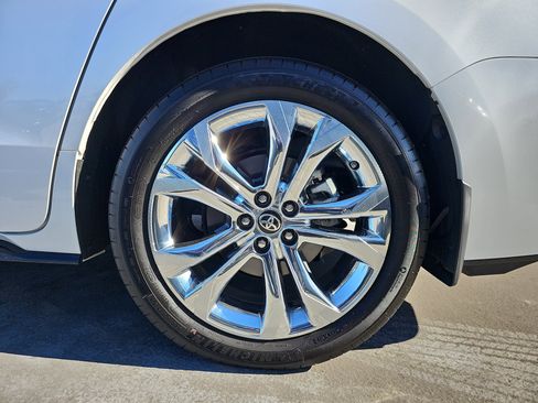 Used 2024 Toyota Sienna Platinum image 35