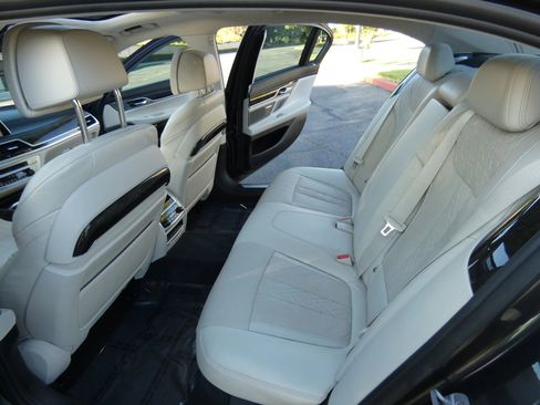 Used 2016 BMW 750i xDrive image 41