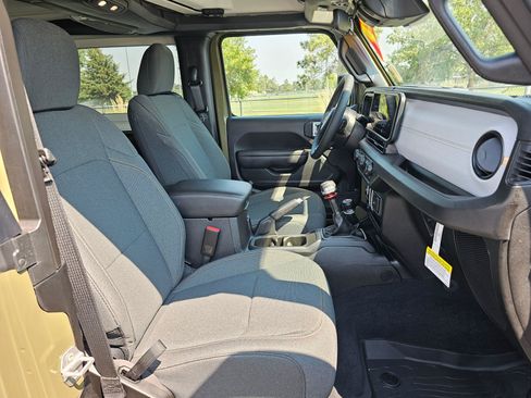 Used 2025 Jeep Wrangler Sport AWD/4WD image 10