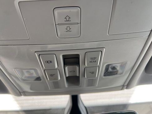 Used 2021 Volkswagen Tiguan SE w/ Panoramic Sunroof Package image 40