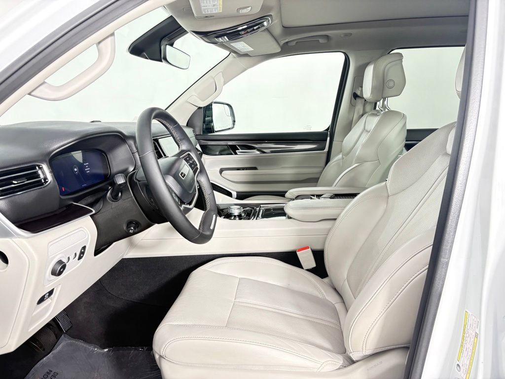 Used 2023 Jeep Wagoneer 4WD w/ Premium Group I image 17