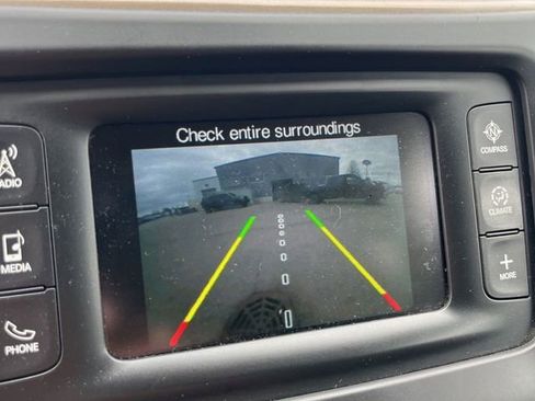 Used 2017 Jeep Cherokee Latitude w/ Cold Weather Group image 6