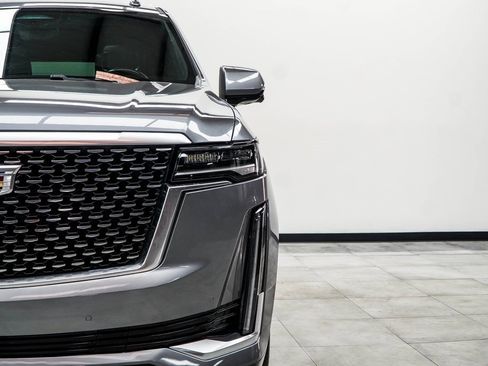 Used 2021 Cadillac Escalade Premium Luxury image 4