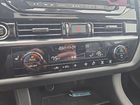 Used 2022 Nissan Pathfinder SV w/ SV Premium Package image 12