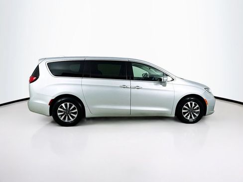 Used 2022 Chrysler Pacifica Touring-L FWD image 8