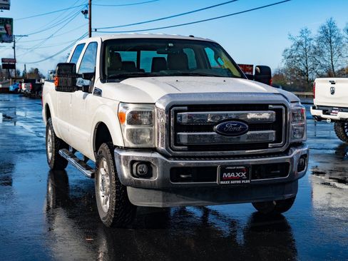 Used 2014 Ford F250 Lariat w/ Lariat Interior Package image 2