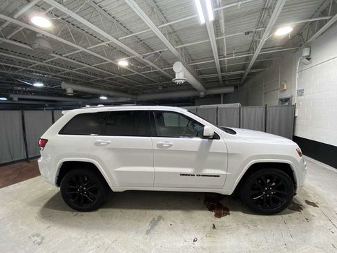 Used 2020 Jeep Grand Cherokee Altitude image 27
