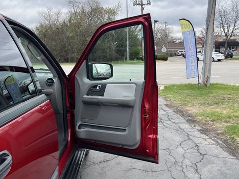 Used 2005 Ford Expedition XLT image 26
