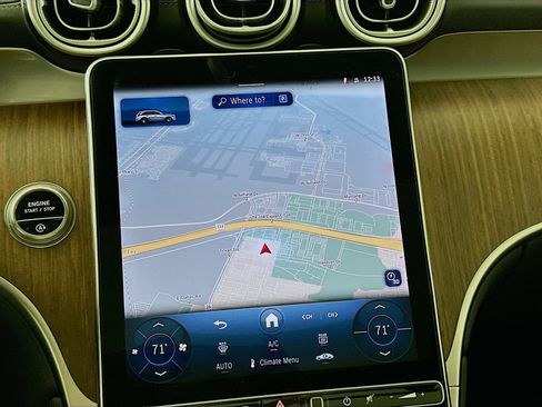 Used 2025 Mercedes-Benz GLC 300 4MATIC image 14