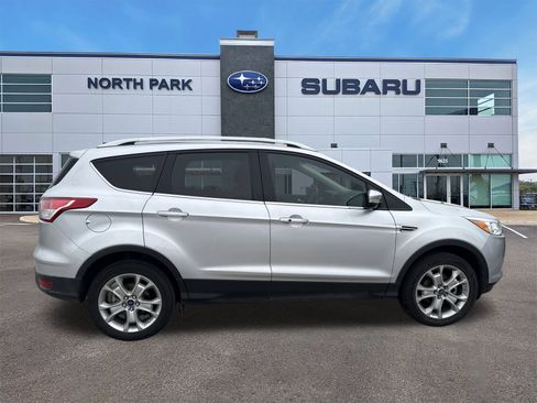 Used 2015 Ford Escape Titanium image 2