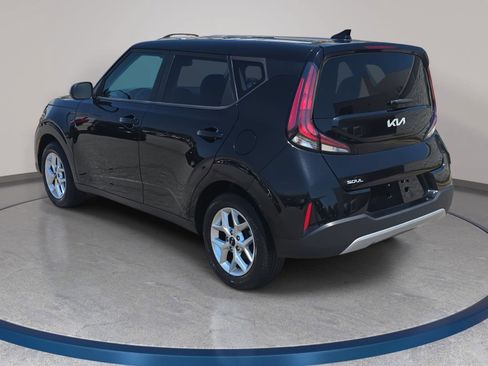 Used 2024 Kia Soul LX w/ Option Group 015 FWD image 7