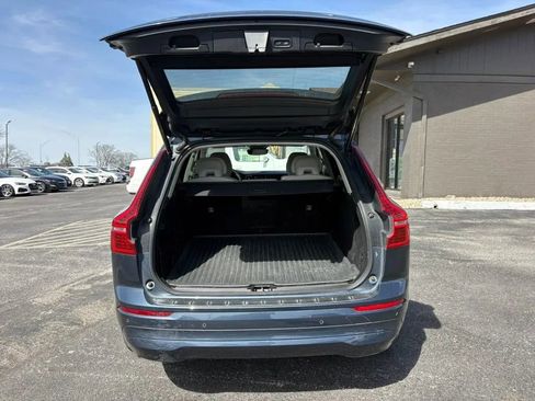 Used 2022 Volvo XC60 B5 Momentum w/ Advanced Package AWD/4WD image 10