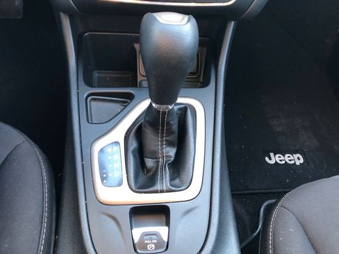 Used 2017 Jeep Cherokee Latitude w/ Safety/Convenience Group image 20