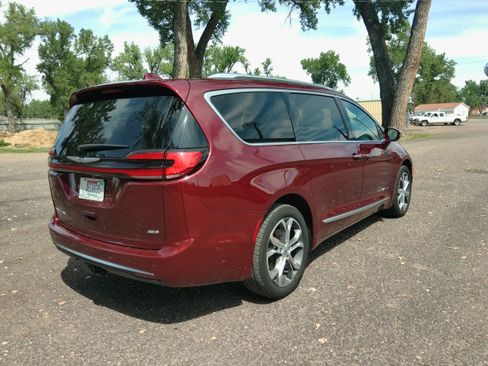 Used 2022 Chrysler Pacifica Pinnacle AWD/4WD image 6