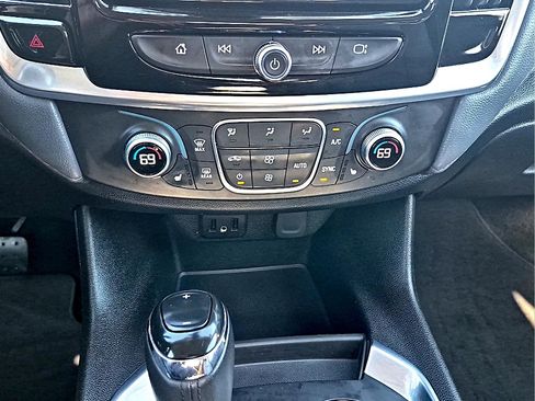 Used 2019 Chevrolet Traverse LT w/ LT Premium Package AWD/4WD image 17