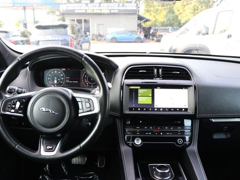 Used 2020 Jaguar F-PACE S AWD/4WD image 17