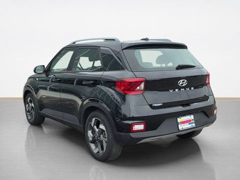 Used 2025 Hyundai Venue SEL FWD image 4