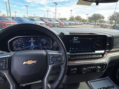 Used 2025 Chevrolet Silverado 1500 LT image 8