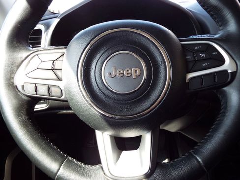 Used 2018 Jeep Renegade Latitude image 11