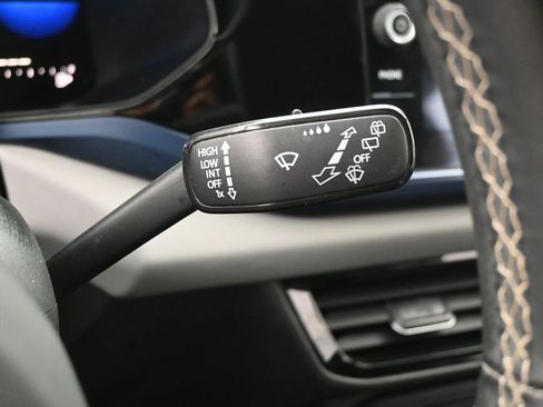 Used 2022 Volkswagen Taos SE image 15