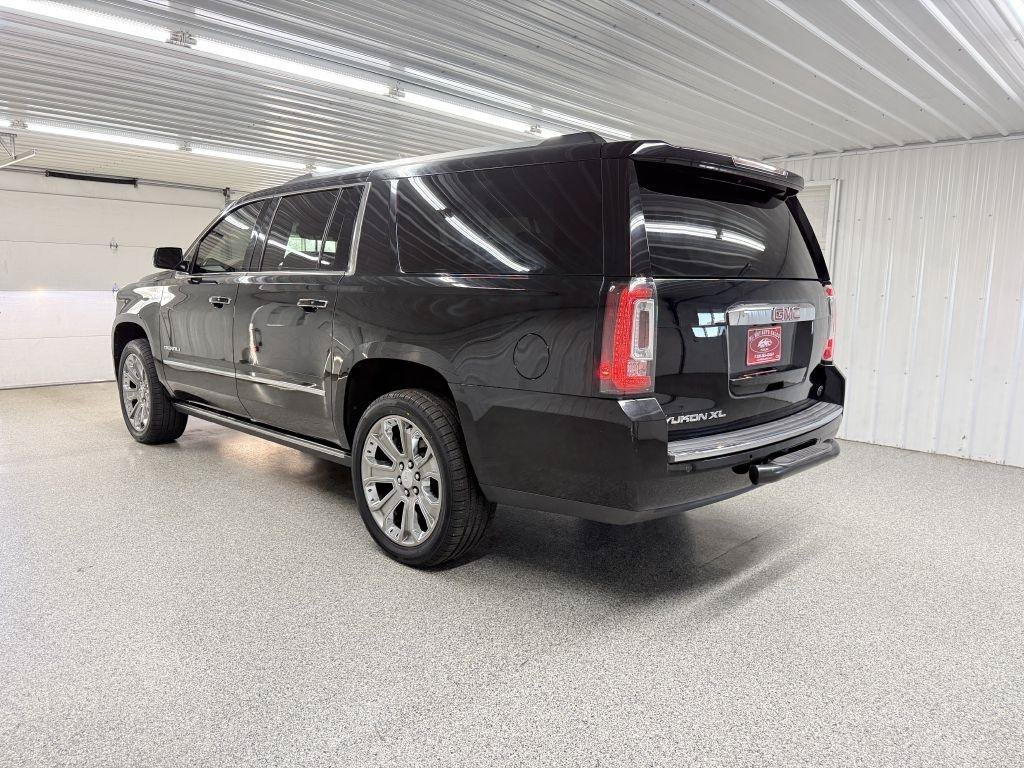 Used 2016 GMC Yukon XL Denali w/ Open Road Package AWD/4WD image 4
