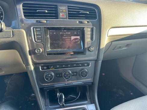 Used 2015 Volkswagen e-Golf SEL Premium image 8