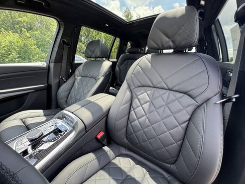 Used 2026 BMW X7 xDrive40i w/ M Sport Package image 19